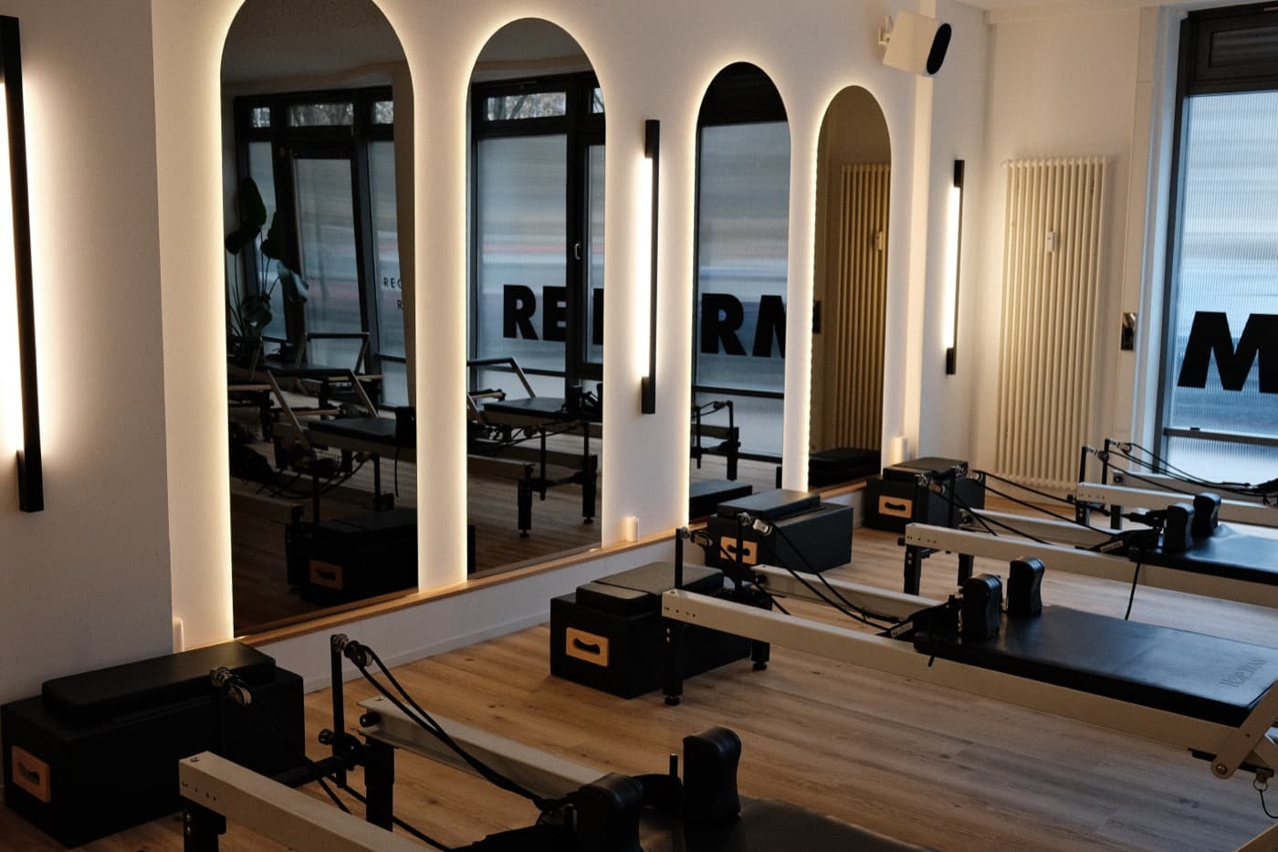 reformer pilates class planning: structure, timing and exercise selection for groups.